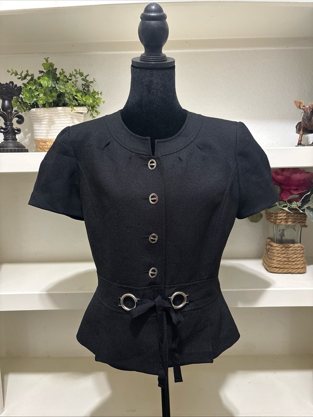 Tahari Arthur S. Levine Women’s Black Short Sleeve Top Metal Hardware Size 10
